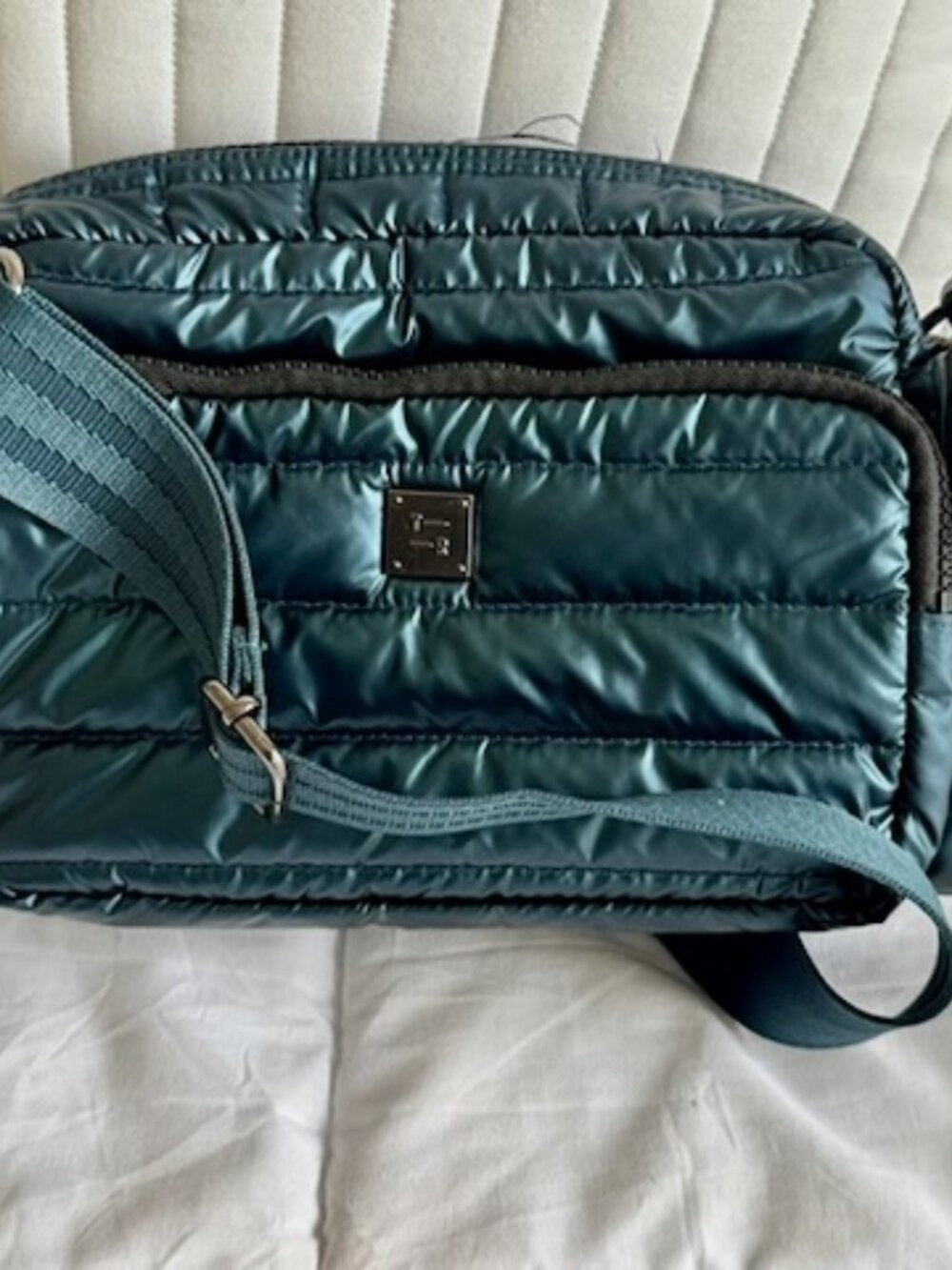 Think Rolyn Blue Teal Metallic Crossbody Shoulder Bag Small Multipocket - Picture 2 of 7